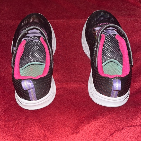 Sketchers light up girls shoes - Picture 4 of 4